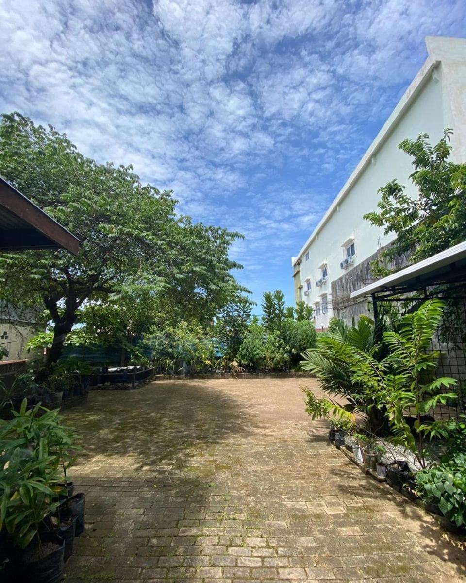 Innbox Hostel Sorong Esterno foto