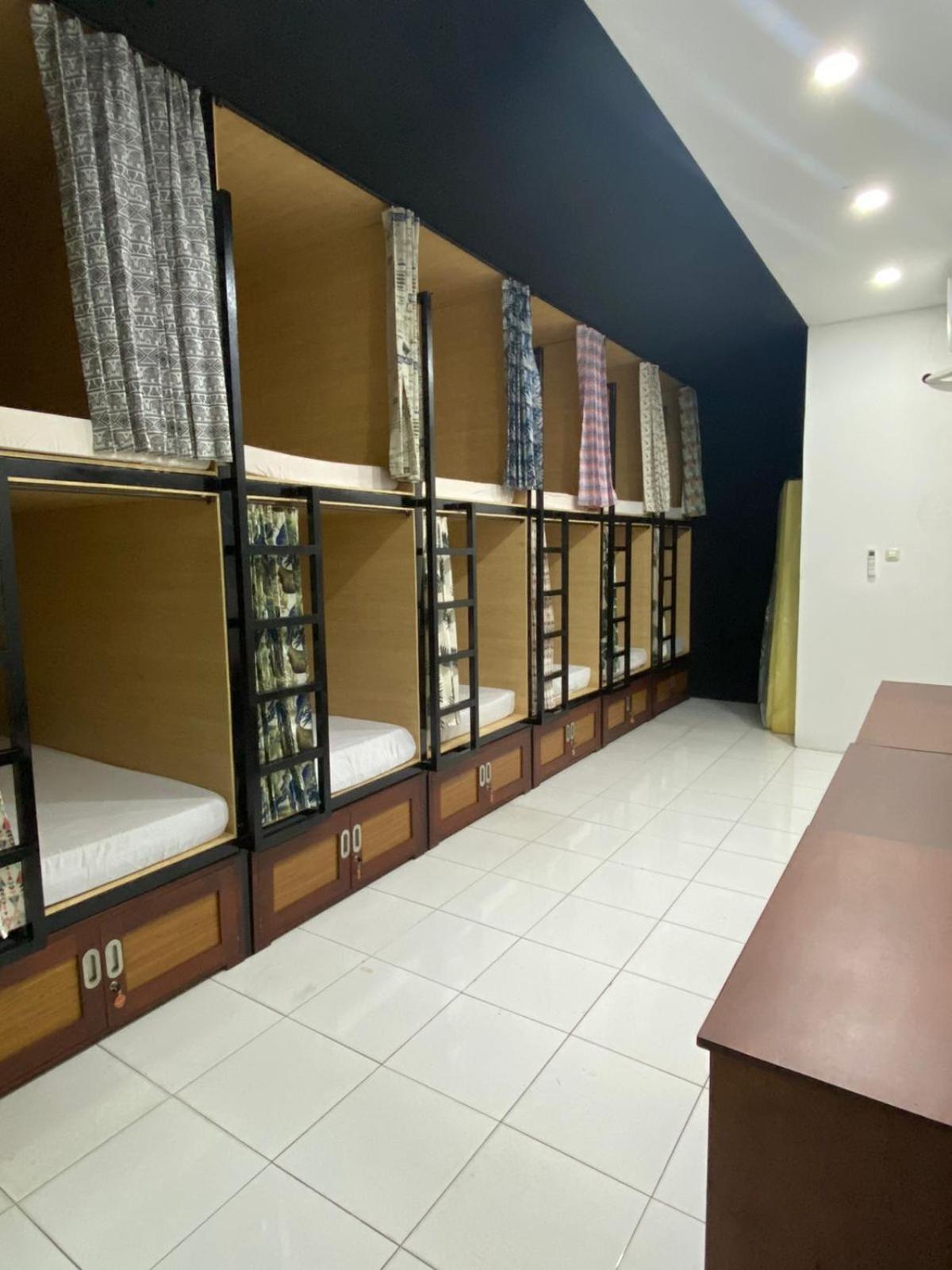 Innbox Hostel Sorong Esterno foto